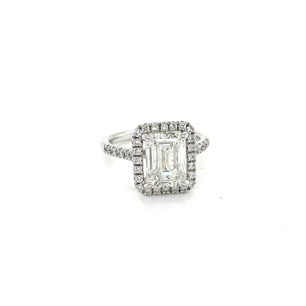 Solitaire diamond ring with Emerald cut diamond 3.04 ct