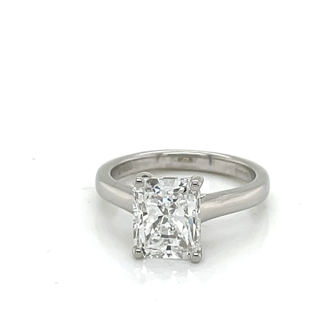 The Solitaire ring with Radiant cut diamond 3.00 ct