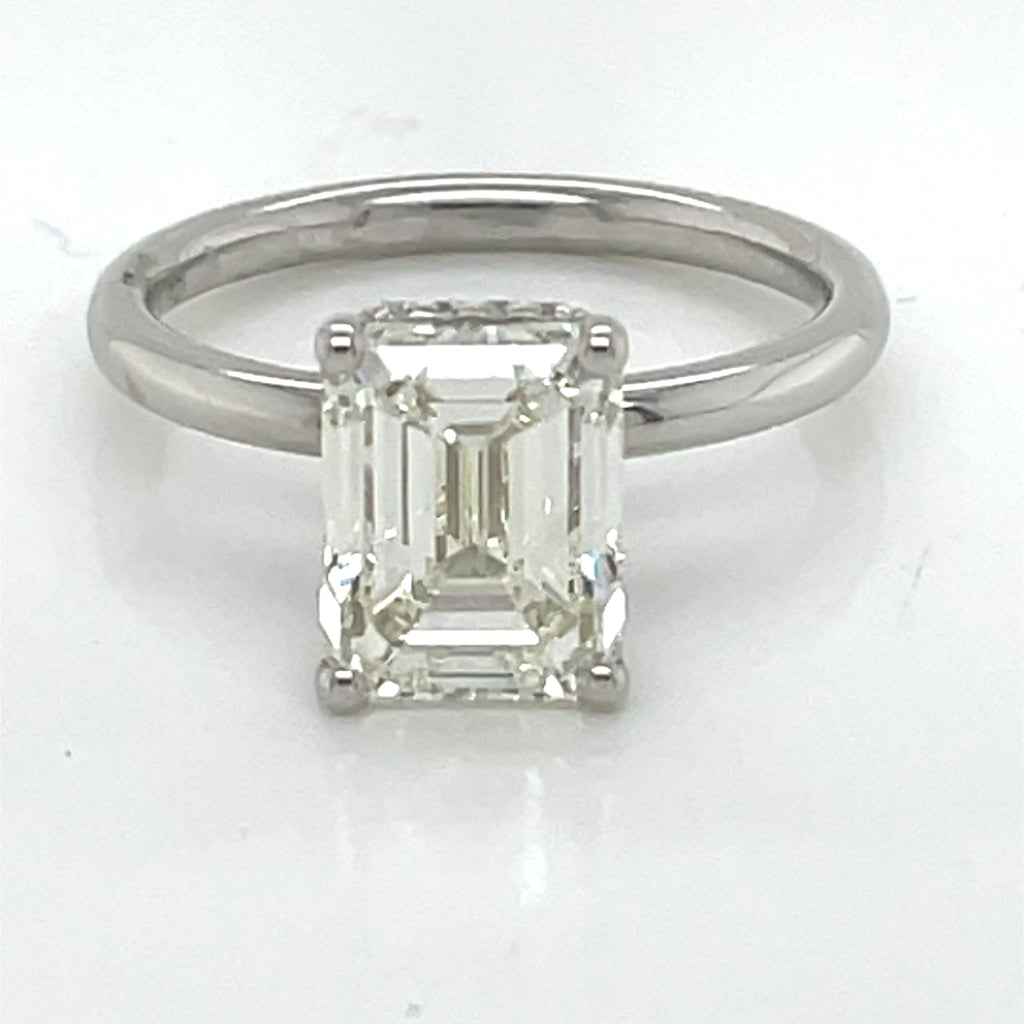 Solitaire Emerald cut diamond ring 3.01 ct