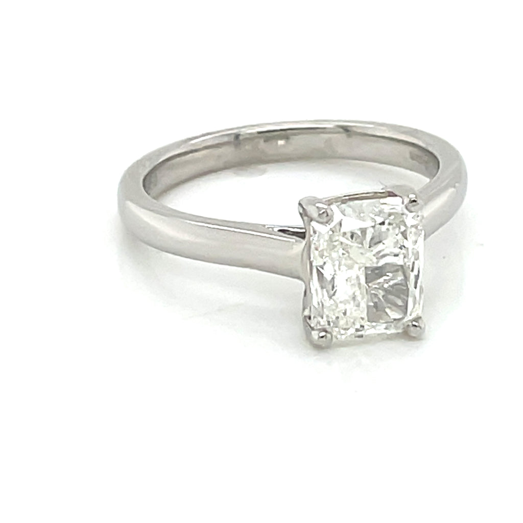 Solitaire Radiant cut diamond ring 2.00ct