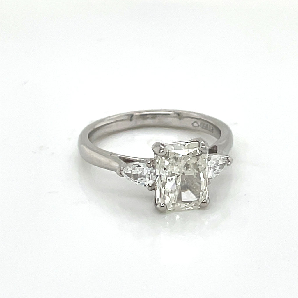 SOLITAIRE RADIANT 2.01CT RING