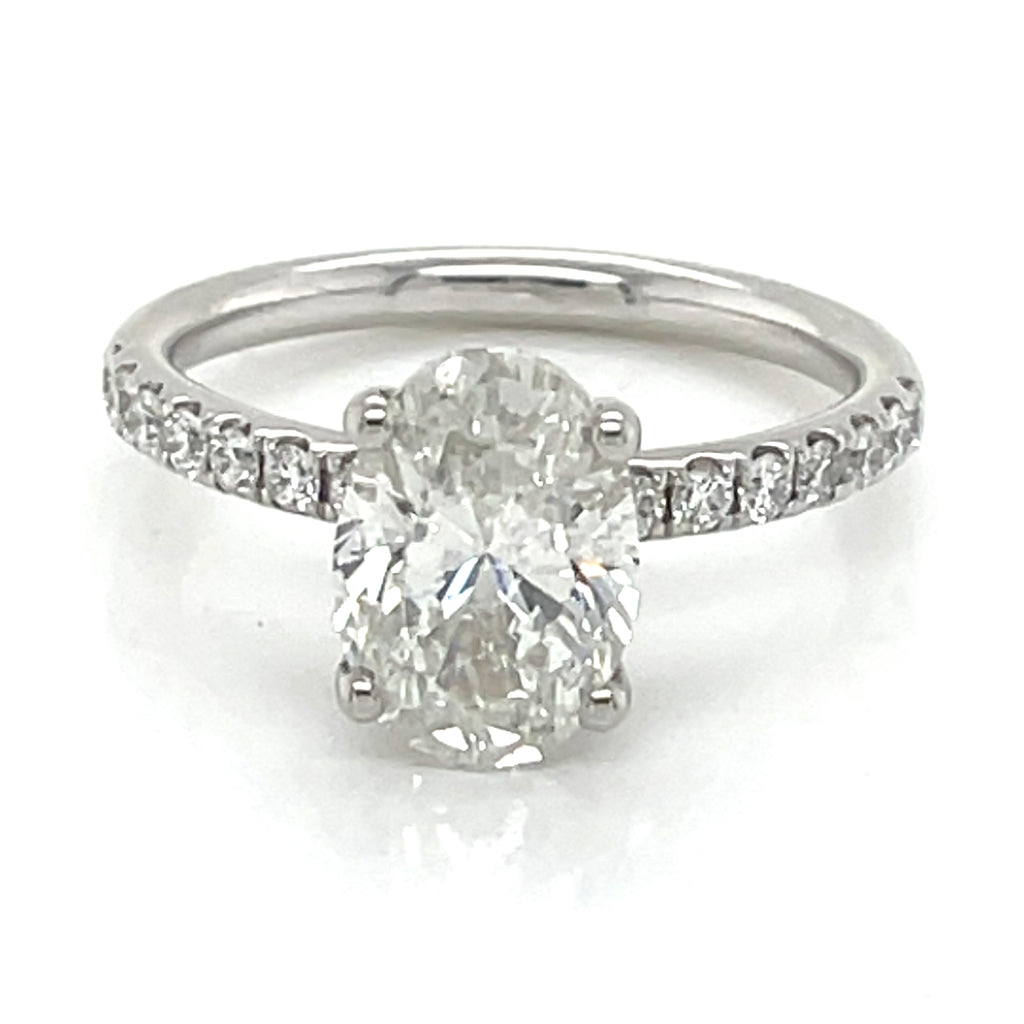 Solitaire Oval shape diamond ring 2.1 ct with diamond shaulders